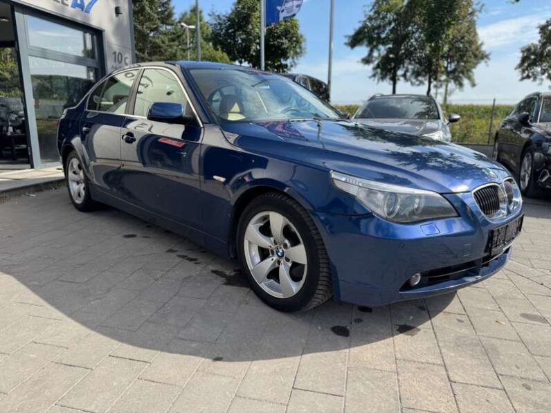 
								BMW 530 2006 pełne									