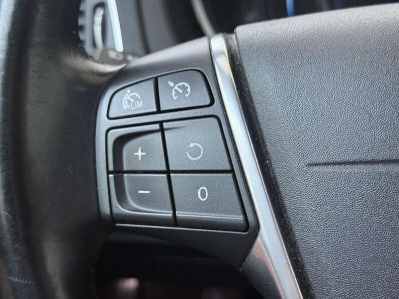 
								Volvo V40 2013 pełne									