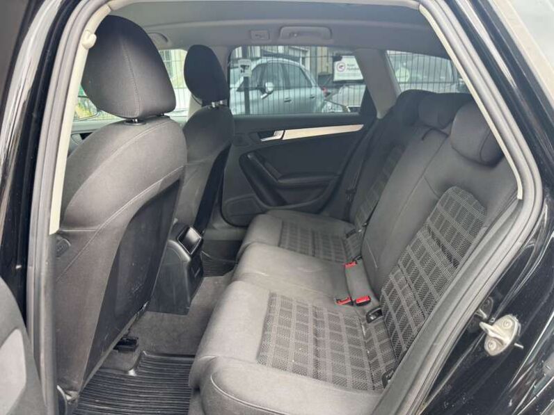 
								Audi A4 2010 pełne									