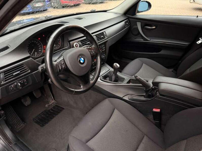 
								BMW 320 2006 pełne									